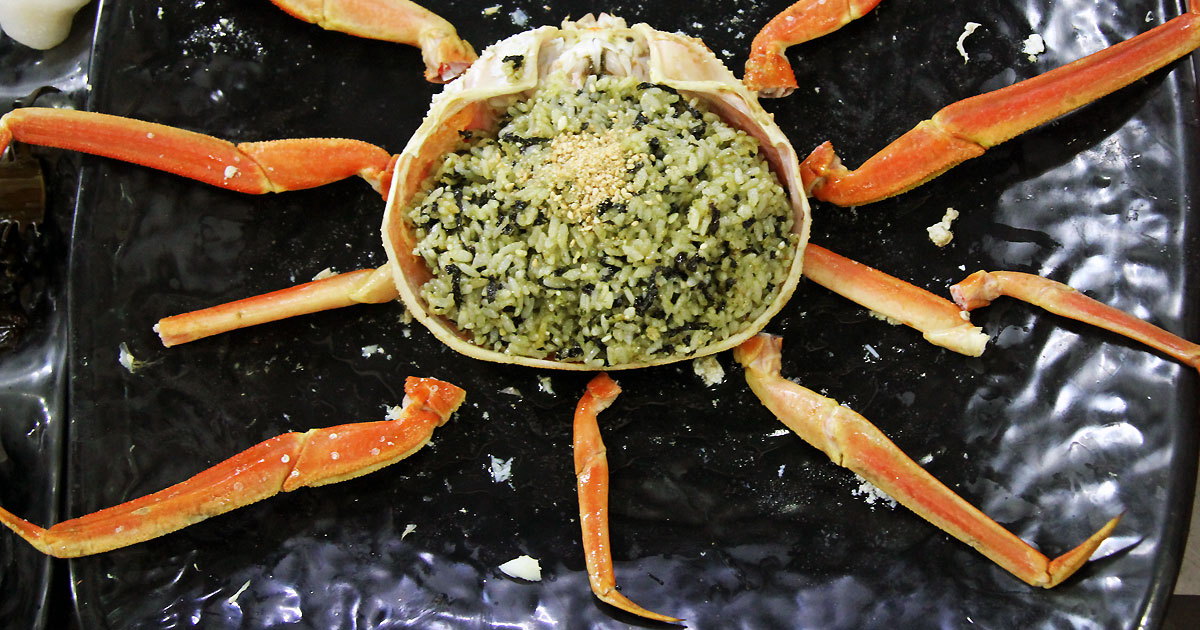 Fresh crab, bibimbap and crunchy Hangwa